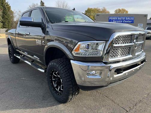 2017 RAM 2500 Laramie Crew Cab 4x4 6'4' Box