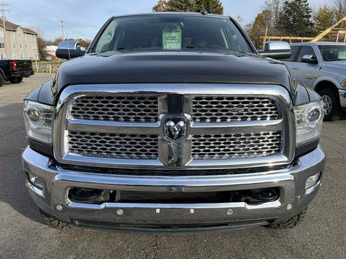 2017 RAM 2500 Laramie Crew Cab 4x4 6'4' Box