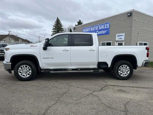 WHITE 2022 Chevrolet Silverado 2500 LT