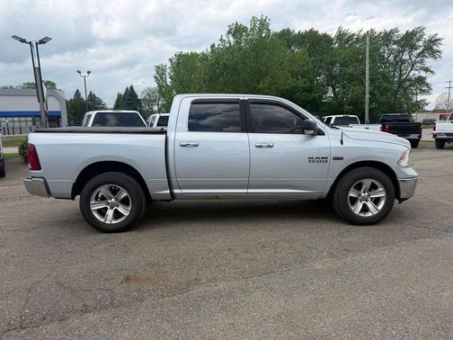 Bright Silver Metallic Clearcoat 2014 RAM 1500 Big Horn