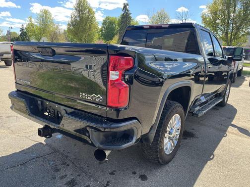 Black 2022 Chevrolet Silverado 2500 High Country