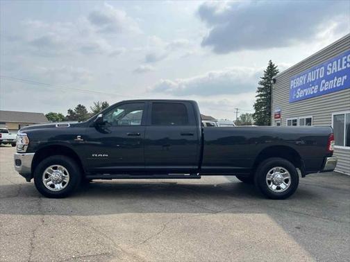 2019 RAM 3500 Tradesman Crew Cab 4x4 8' Box