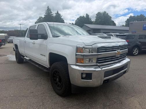 WHITE 2018 Chevrolet Silverado 2500 LT