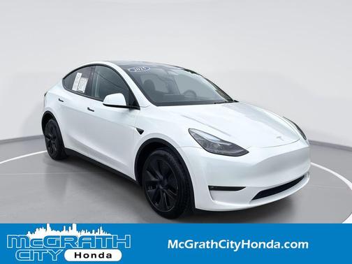 Pearl White Multi-Coat 2025 Tesla Model Y Long Range Dual Motor All-Wheel Drive