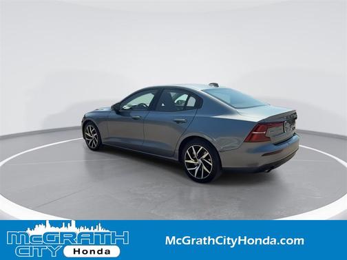 2020 Volvo S60 T6 Momentum