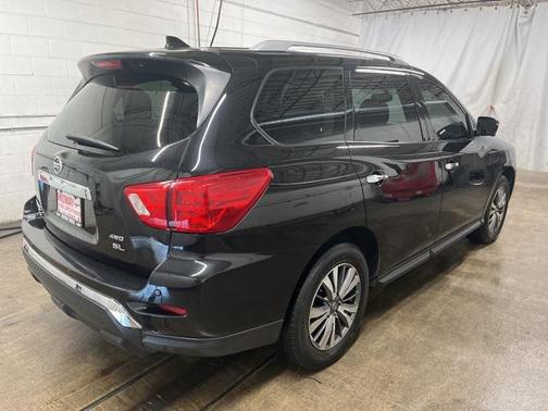 2019 Nissan Pathfinder SL