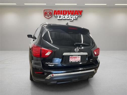 2019 Nissan Pathfinder SL