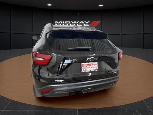 Mosaic Black Metallic 2025 Chevrolet Trax FWD 2RS
