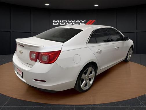 Iridescent Pearl Tricoat 2015 Chevrolet Malibu 2LZ