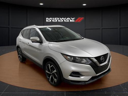 Brilliant Silver Metallic 2022 Nissan Rogue Sport SL SUV