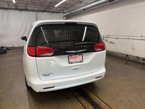 Bright White Clearcoat 2023 Chrysler Voyager LX