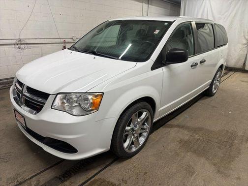 White Knuckle Clearcoat 2019 Dodge Grand Caravan SE
