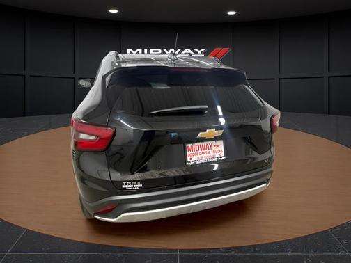 Mosaic Black Metallic 2025 Chevrolet Trax LT