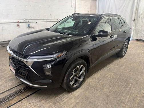 Mosaic Black Metallic 2025 Chevrolet Trax LT