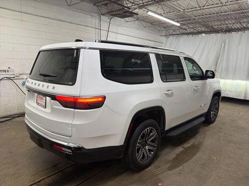 Bright White Clearcoat 2025 Jeep Wagoneer Carbide 4x4