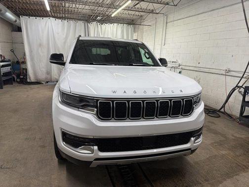 Bright White Clearcoat 2025 Jeep Wagoneer Carbide 4x4