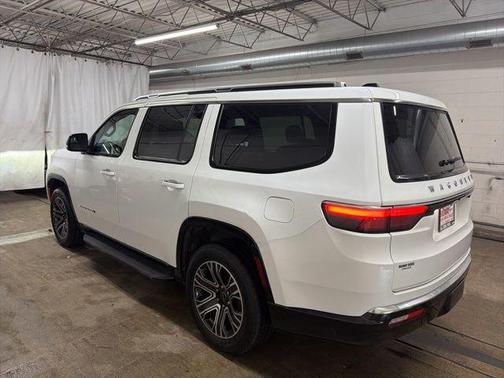 Bright White Clearcoat 2025 Jeep Wagoneer Carbide 4x4