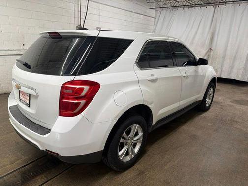 Summit White 2017 Chevrolet Equinox LS