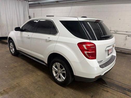 Summit White 2017 Chevrolet Equinox LS