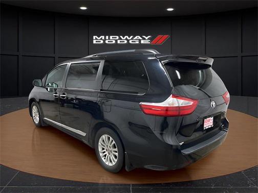 2017 Toyota Sienna XLE