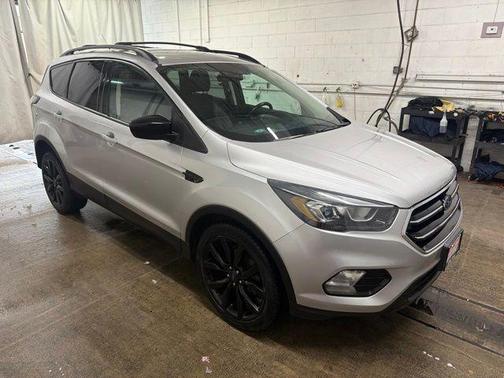 Ruby Red Metallic Tinted Clearcoat 2017 Ford Escape SE