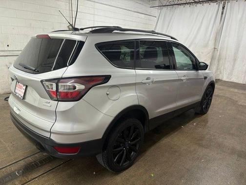 Ruby Red Metallic Tinted Clearcoat 2017 Ford Escape SE