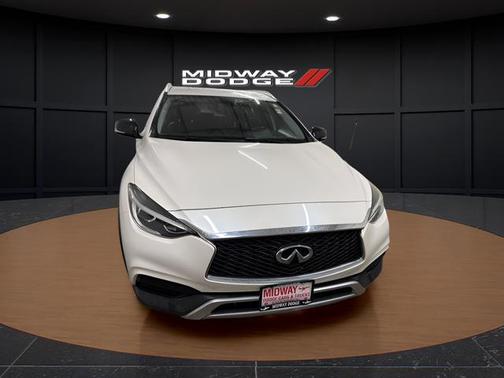 2017 INFINITI QX30 Luxury