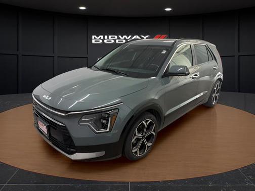 Cityscape Green 2023 Kia Niro Touring