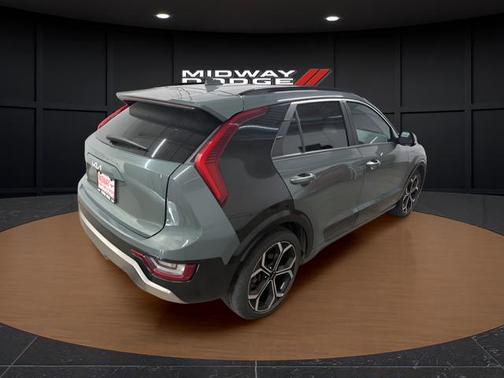 Cityscape Green 2023 Kia Niro Touring