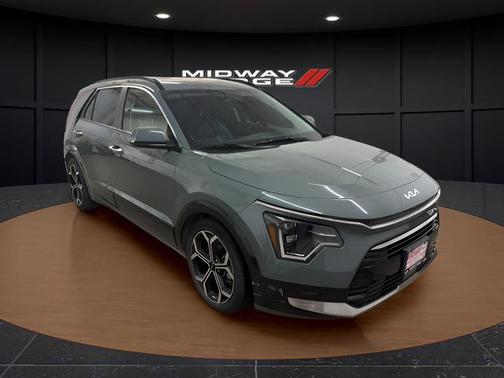 Cityscape Green 2023 Kia Niro Touring