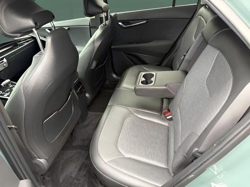 Cityscape Green 2023 Kia Niro Touring