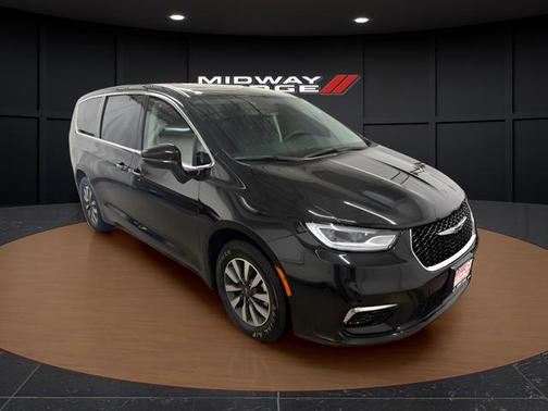 Diamond Black Crystal Pearlcoat 2024 Chrysler Pacifica Hybrid Select