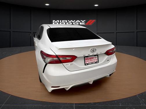 Super White 2018 Toyota Camry SE
