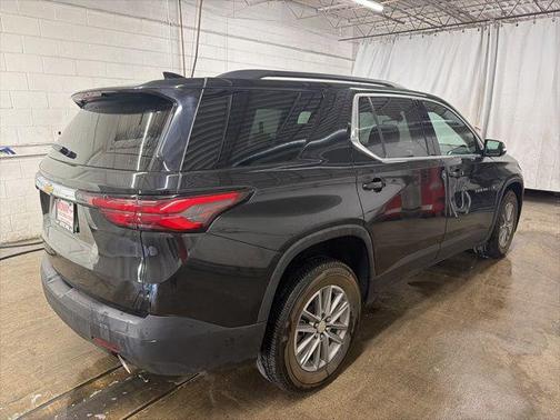 Mosaic Black Metallic 2023 Chevrolet Traverse LT Cloth