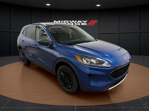 Blue Metallic 2022 Ford Escape SE