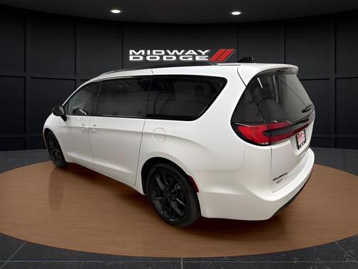 Bright White Clearcoat 2025 Chrysler Pacifica Limited