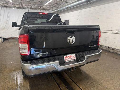 Diamond Black Crystal Pearlcoat 2024 RAM 2500 Big Horn Crew Cab 4x4 6'4' Box