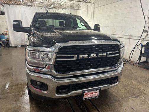Diamond Black Crystal Pearlcoat 2024 RAM 2500 Big Horn Crew Cab 4x4 6'4' Box