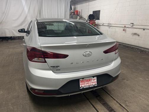 2019 Hyundai ELANTRA SE