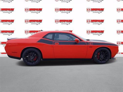 Photo 3 of 26 of 2021 Dodge Challenger R/T