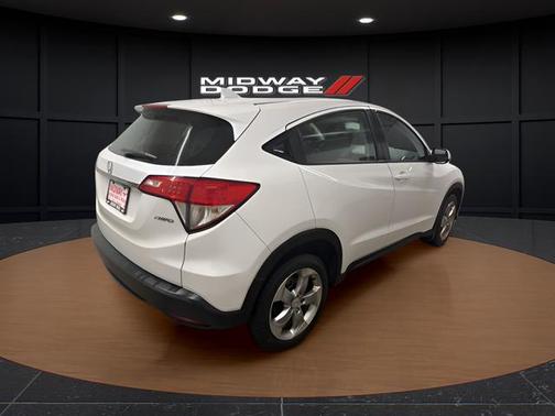 Platinum White Pearl 2022 Honda HR-V LX