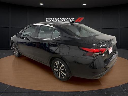 Super Black 2021 Nissan Versa 1.6 SV