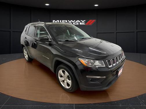 Diamond Black Crystal Pearlcoat 2018 Jeep Compass Latitude