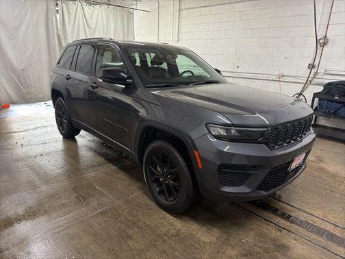Baltic Gray Metallic Clearcoat 2024 Jeep Grand Cherokee Altitude