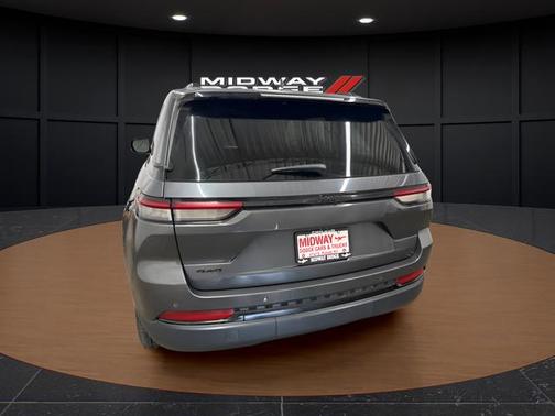 Baltic Gray Metallic Clearcoat 2024 Jeep Grand Cherokee Altitude