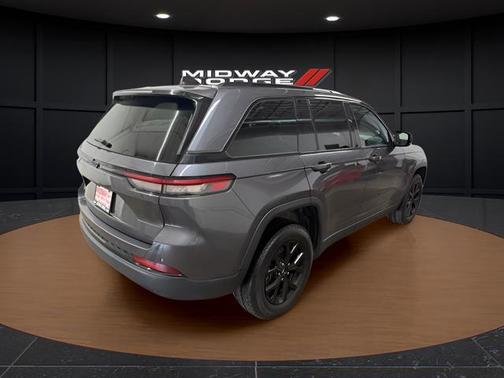 Baltic Gray Metallic Clearcoat 2024 Jeep Grand Cherokee Altitude