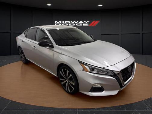 Brilliant Silver Metallic 2022 Nissan Altima SR FWD