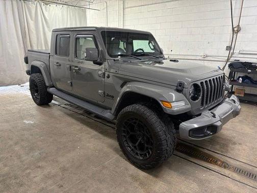 Sting-Gray Clearcoat 2022 Jeep Gladiator Overland