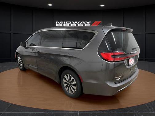 2022 Chrysler Pacifica Hybrid Touring L