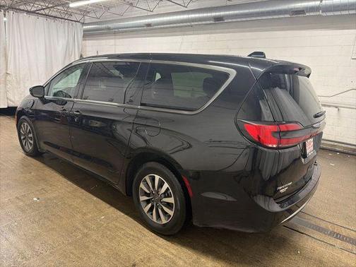 Diamond Black Crystal Pearlcoat 2024 Chrysler Pacifica Hybrid Select